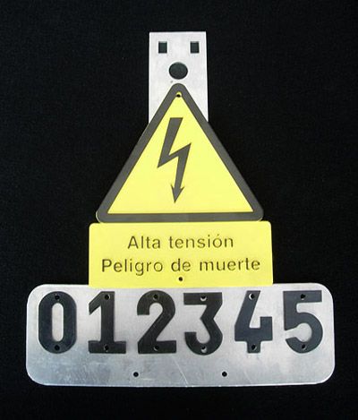 Soportes y placas de peligro